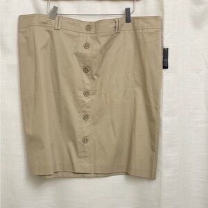 Waist measurement 22 inches. Length 22 inches. This cream skirt buttons